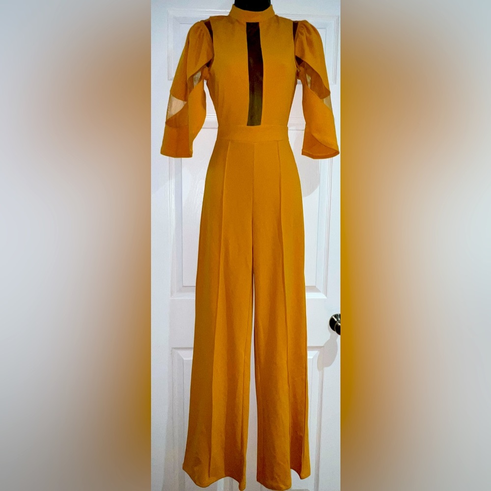 Fashion Nova XS jumpsuit new with tag on.